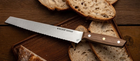 MIU Brotmesser 22 cm mit einem Griff aus Walnuss 
